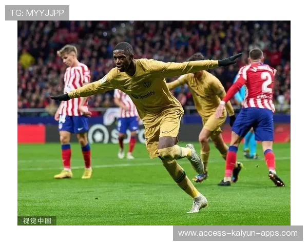 巴萨锋线无球跑位训练：登贝莱与费兰默契提升明显