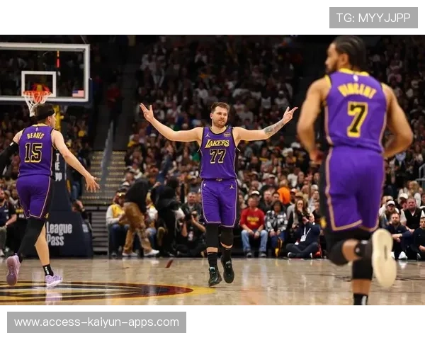 替补神射25分里夫斯两双，东契奇29+11+10+3，湖人灭火宣战开拓者，nba东契奇总得分多少