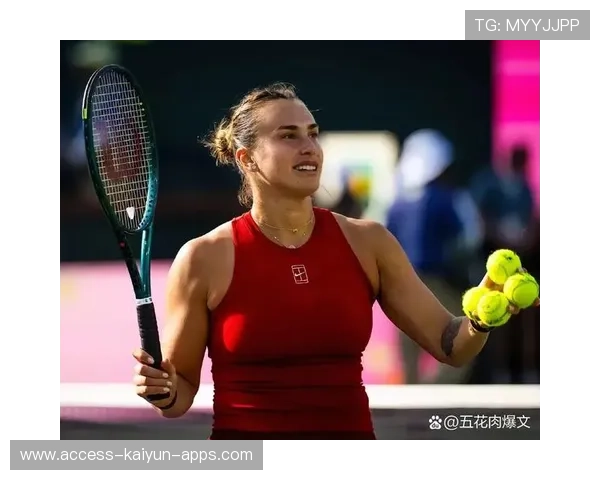 黑裙+灿笑，萨巴伦卡展现自信一面，萨巴伦卡身体强壮